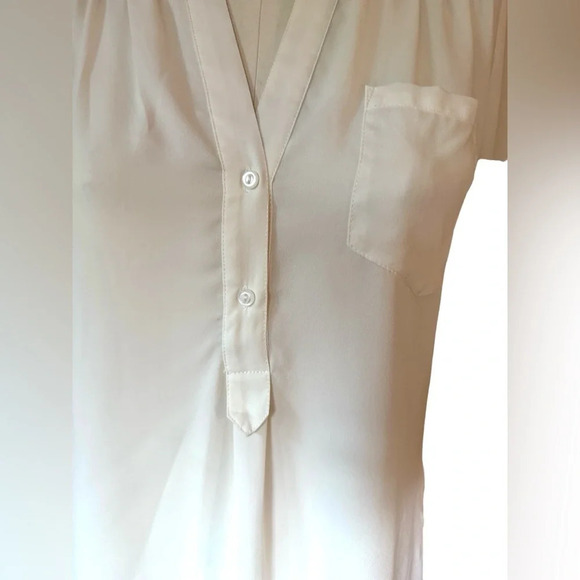 41 Hawthorn- Colibri Rolled sleeve split neck blouse in cream / white - Picture 5 of 8